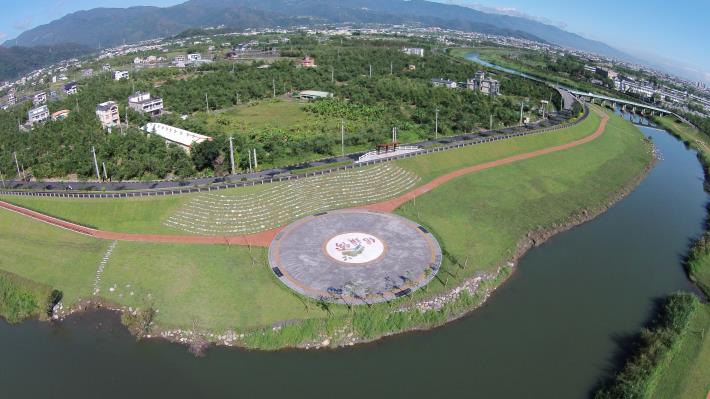 宜蘭河高灘地廣場.JPG