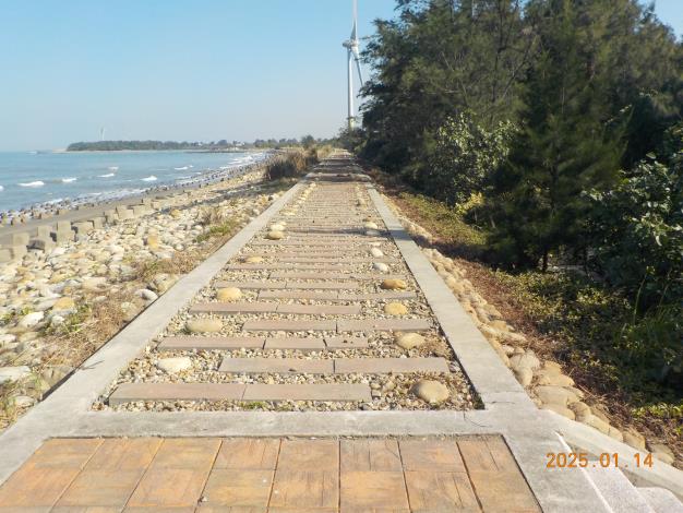 02_01_鳳坑海堤綠美化場域_堤頂步道.JPG