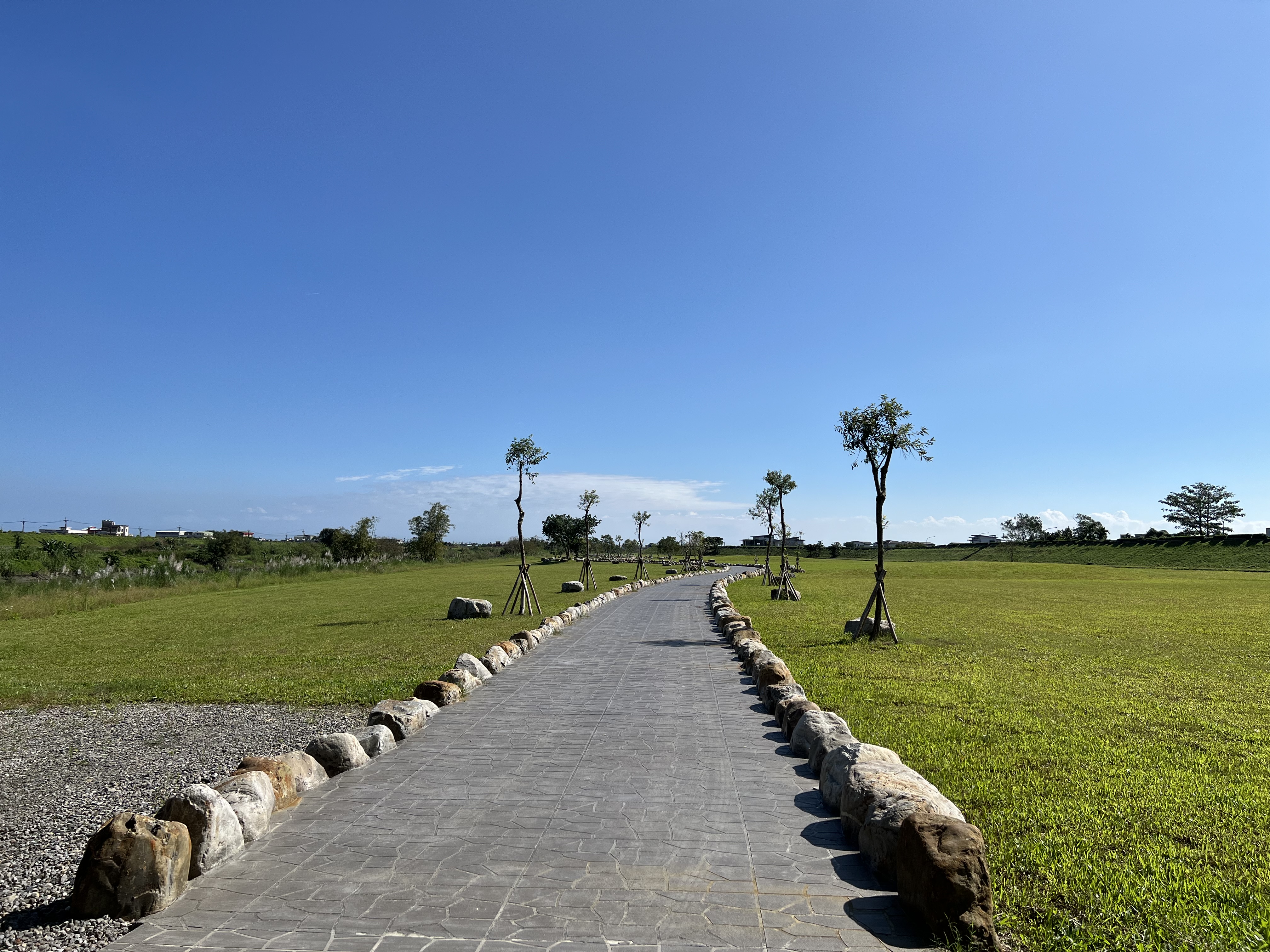 宜蘭河中央大橋右岸上游綠美化場域高灘地步道
