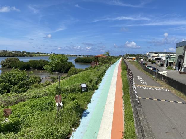 06_09_二仁溪右岸灣裡堤防綠美化場地(同安里範圍)轄管水岸土地_堤頂