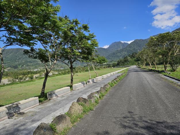 09_06_秀姑巒溪水系九岸溪羅山三號堤(斷04至斷06)環境營造綠美化場地_堤防步道