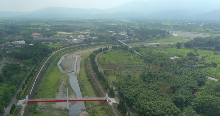 09_10_光復溪大安堤防、大進堤防(斷00至斷12)環境營造綠美化場地_光環景觀橋.JPG