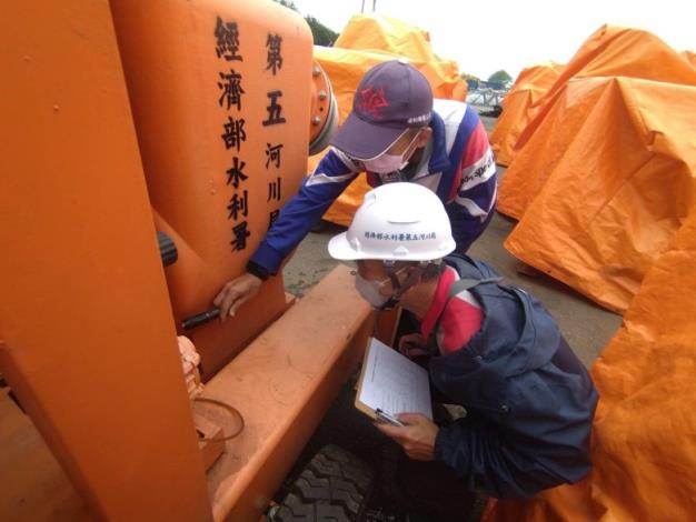 梅雨鋒面影響台灣 經濟部應變小組二級開設嚴密監控-五河局防汛整備檢視抽水機_圖示