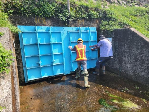 水利署因應蘇拉颱風超前布署支援抽水機-基隆河自動水門整備_圖示