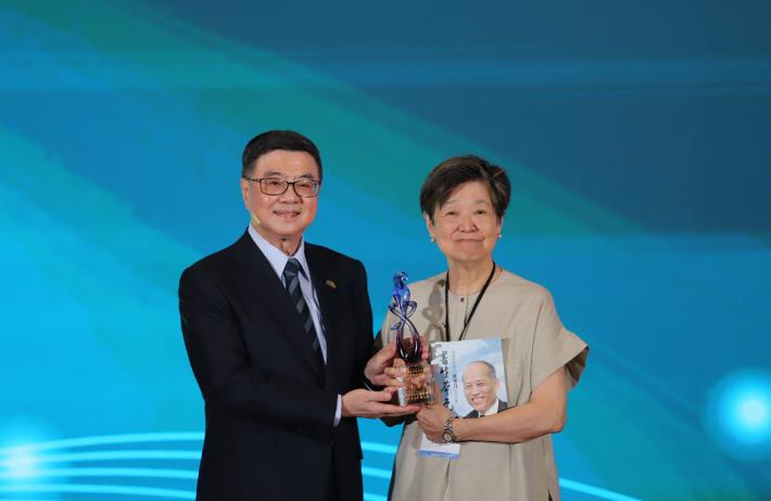 114年表揚全國水利傑出貢獻人員及團體典禮終身成就獎—余紀忠文教基金會董事長余範英女士