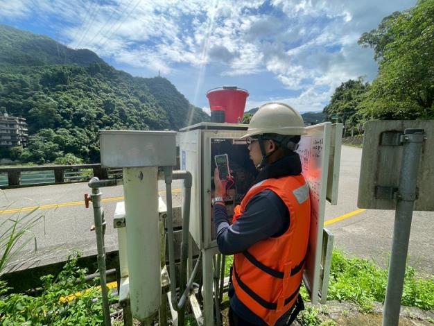 10楊柳颱風來勢洶洶 經濟部長指示做好防汛整備-北水分署下龜山橋電箱檢測