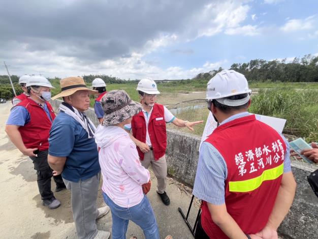 4.水利署長視察防汛整備及重要水利工程　中央地方攜手降低淹水風險-署長視察白水溪木屐寮堤防延長改善工程（六期）