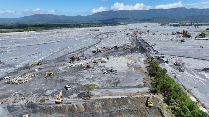 全力推動重建與防災工作 調派152部重型機具支援_0