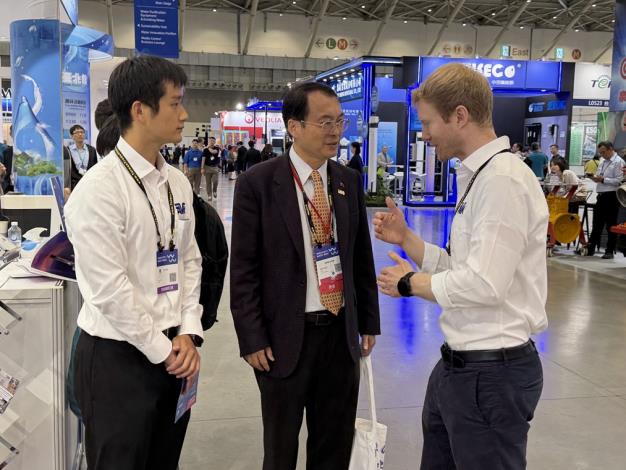 6.2025台灣國際水週 水利署主題館登場王副署長與廠商意見交流