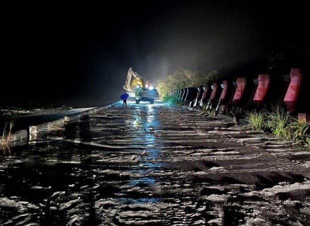 2花蓮縣萬榮鄉明利村淹水  水利署緊急處置防堵溢淹