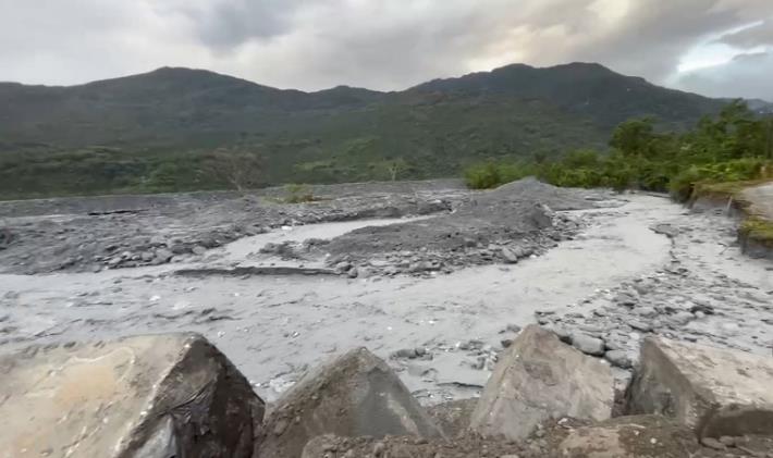 3水利署徹夜趕工已完成河道改道及封堵 今日力拼明利社區復原工作-完工照