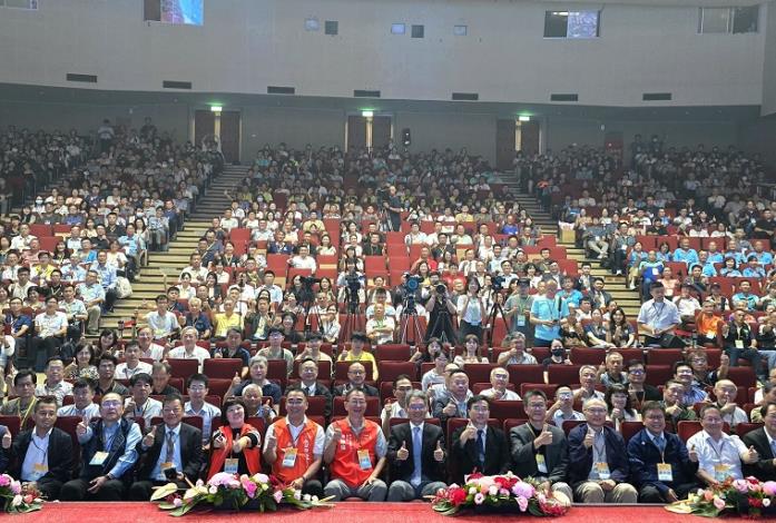 11.水利署表揚水利傑出貢獻人員及團體會場大合照