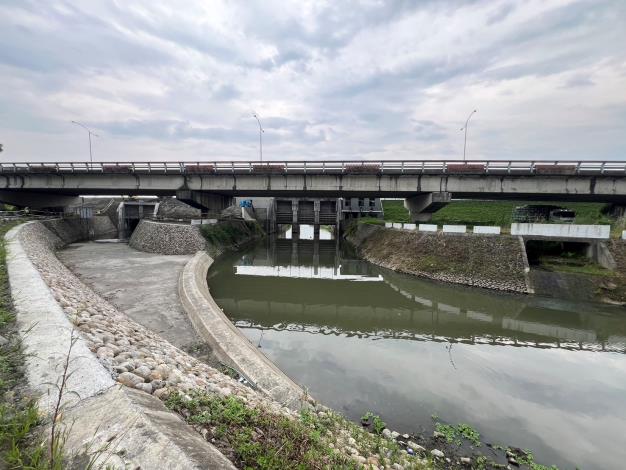疏洪道溢流堰2