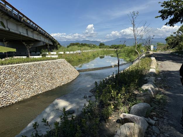 疏洪道溢流堰1