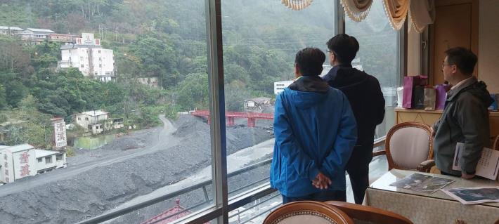 黃元冠檢察長視察淤積情形