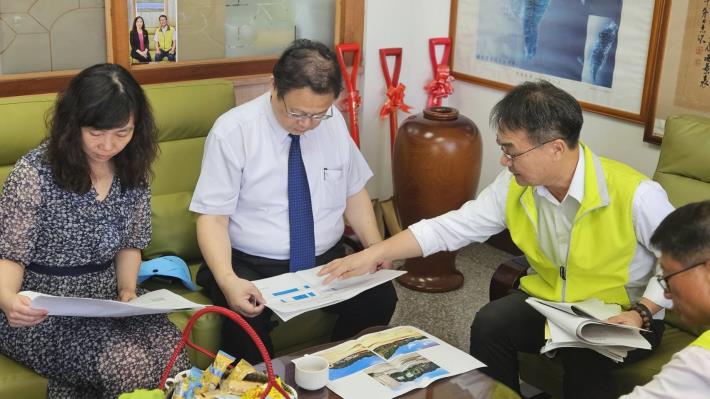 四河分署向南投地檢署簡報河川疏濬及機具查扣保管狀況。