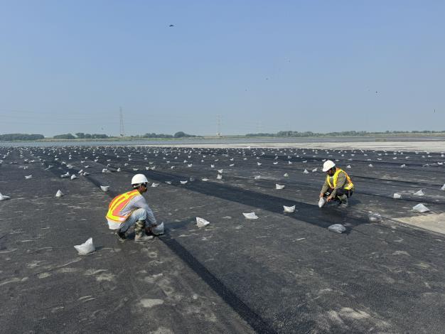 揚塵防制加強作為之防塵網鋪設作業