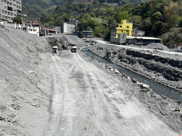 廬山塔羅灣溪堤段河道疏濬工程