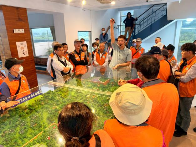 LINE_ALBUM_1117參訪員山子分洪道_251120_62_0