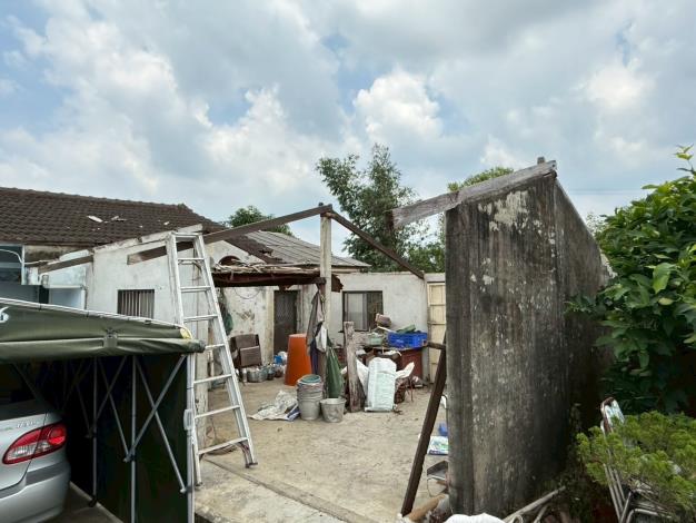 柳營區平房因丹娜絲颱風造成屋頂整片屋頂破壞