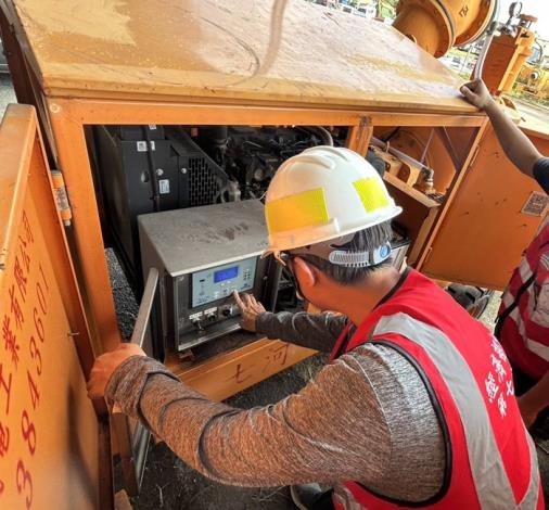 第七河川分署針對九如查扣場移動式抽水機在颱風來臨前不定期檢測