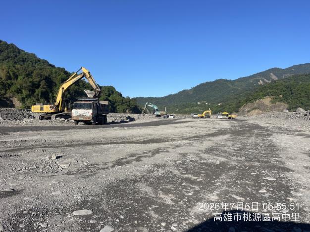 第七河川分署趁颱風來襲前加強高雄桃源道清淤工作_0