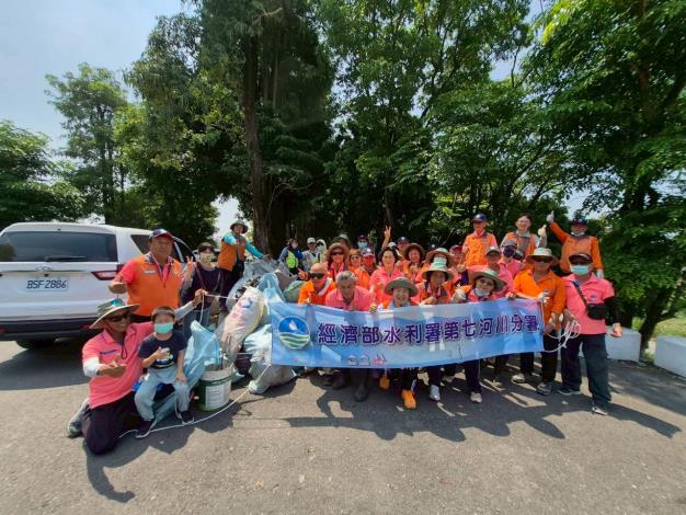 LINE_ALBUM_20260412萬丹崙頂公園淨堤活動_260413_176