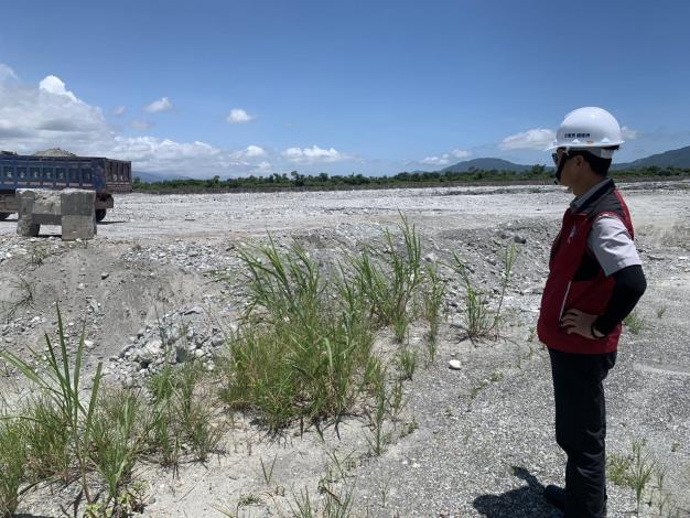 分署長及副分署長現地勘查馬太鞍溪1