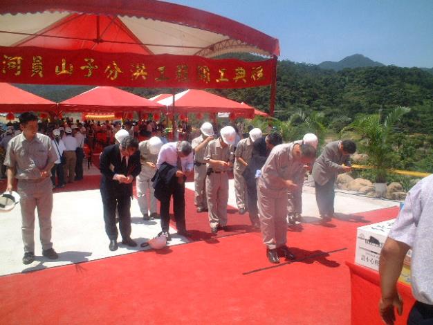鹿島員工上香祝禱-2.JPG