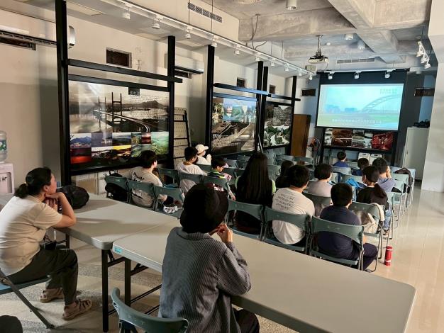 LINE_ALBUM_1140522宸恩小學15人參訪_250524_11