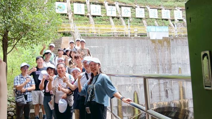 LINE_ALBUM_1140607師大地球科學系17人參訪_250609_1