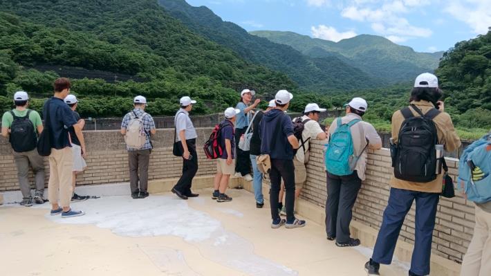 LINE_ALBUM_1140607師大地球科學系17人參訪_250609_7