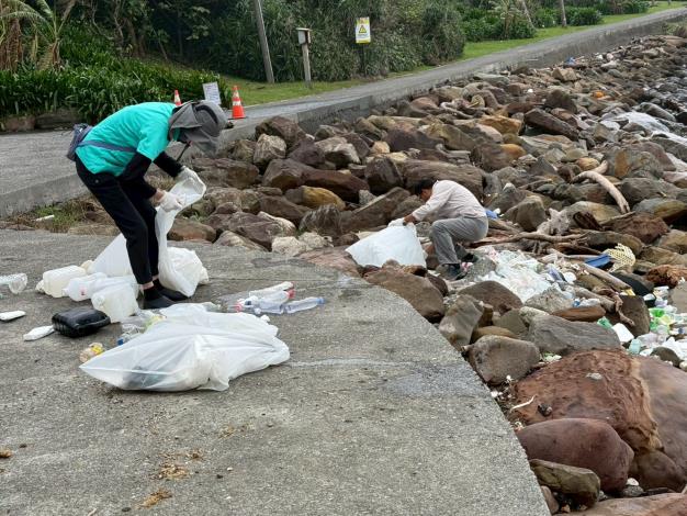 1141114-龍洞海堤淨灘照片-3-1_0