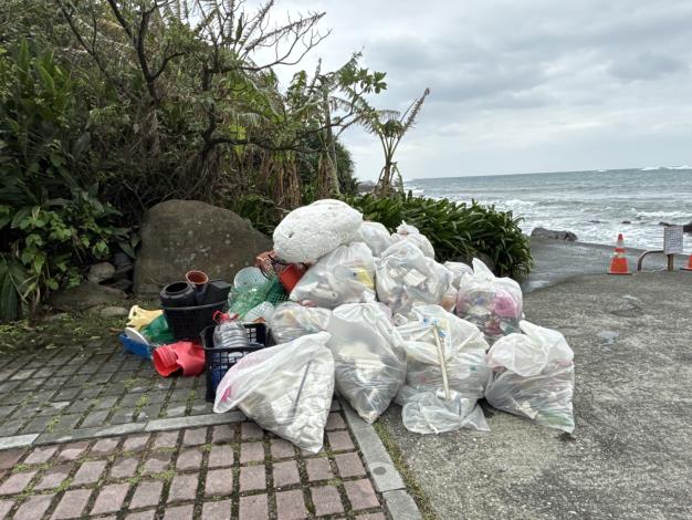 1141114-龍洞海堤淨灘照片-8_0