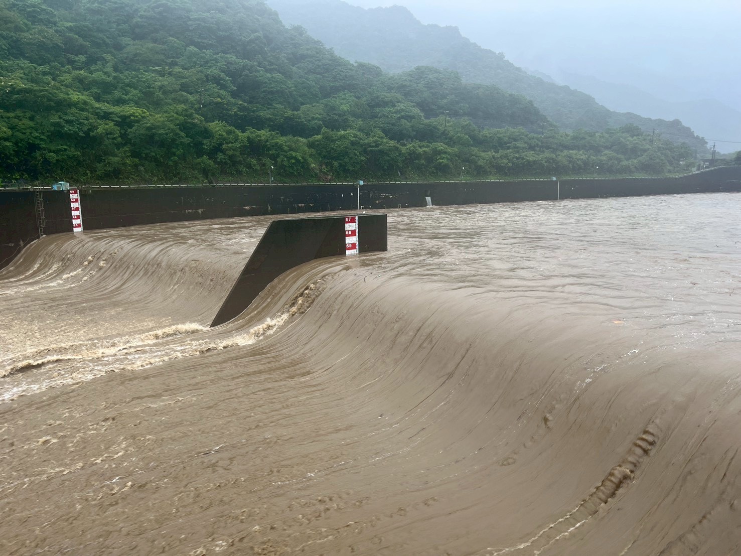 米克拉颱風夾帶豪雨 員山子今年首度分洪