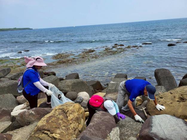 LINE_ALBUM_2026530榮興海堤淨灘活動_260601_18