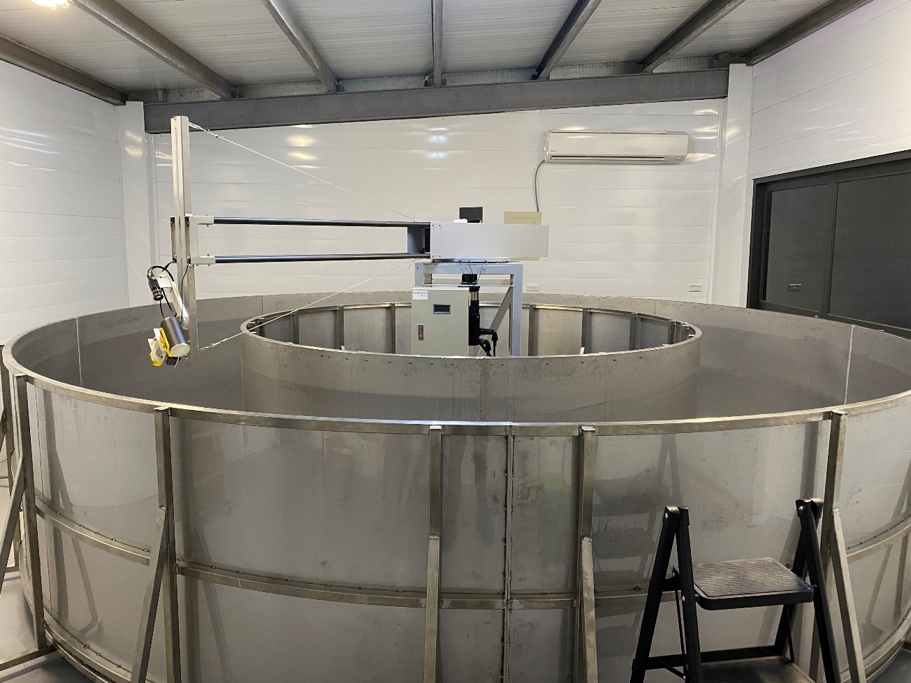 Figure 2 Circular calibration flume with outer diameter 4.6m and inner diameter 2.6m