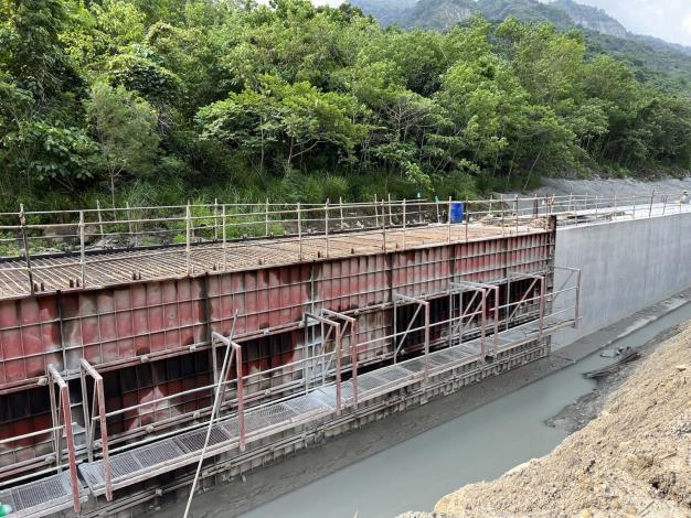 放水渠道箱涵鋼模-施工照片_0