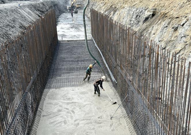 放水渠道箱涵底板澆置-施工照片_0