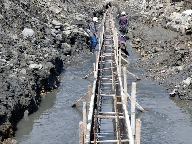 LINE_ALBUM_1140310左ㄧ底板基礎0+100～0+190模板尺查_250311_5