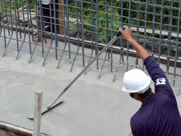 LINE_ALBUM_1140506紅石右岸L型擋土牆澆置及箱籠_250507_4