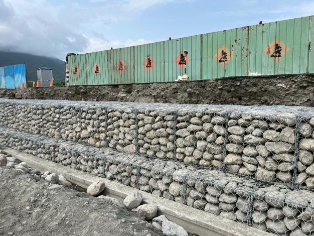 LINE_ALBUM_202548-左岸石籠第二層.右岸側溝.德福橋橋台_250429_26