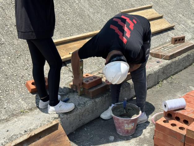 1140602意象牆進場施工