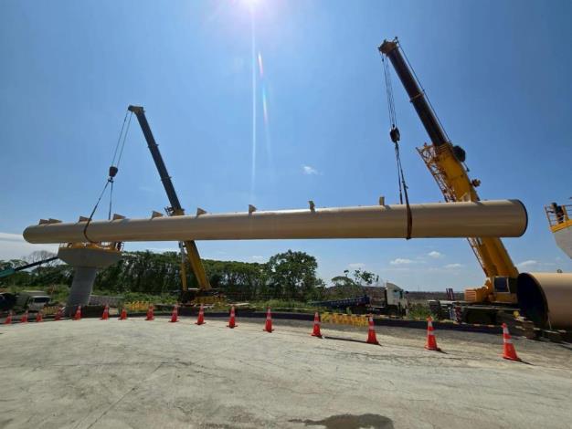 1140328移動式起重機多點吊掛管材