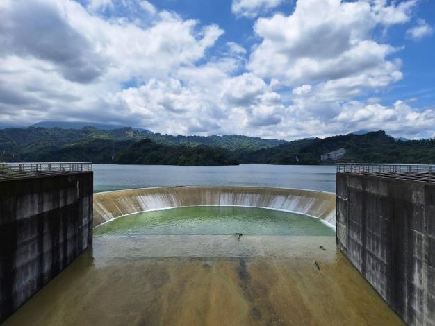 溢流堰堰面溢流情形