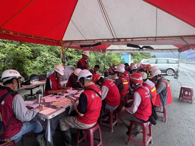 水利署全力動員辦理馬太鞍溪災後疏濬  加速恢復河防安全-總工程司主持每日工作晨會