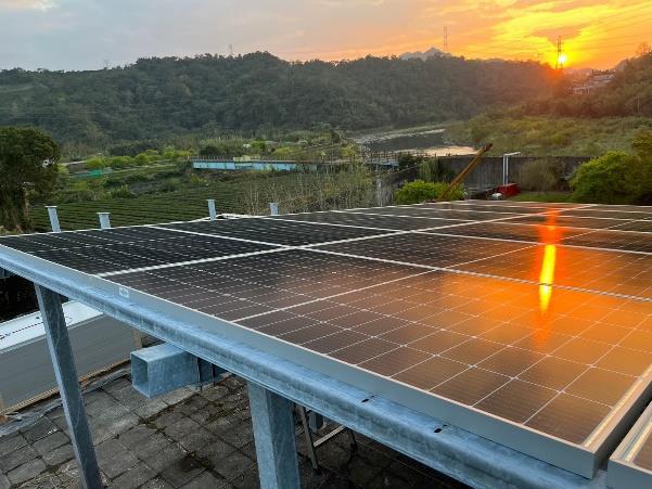 圖1廠區機房屋頂鋪設太陽能光電板_圖示