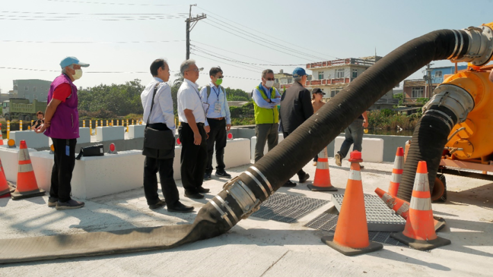 高雄市永安區新港里 社區啟動魚塭預排抽水機運作_圖示