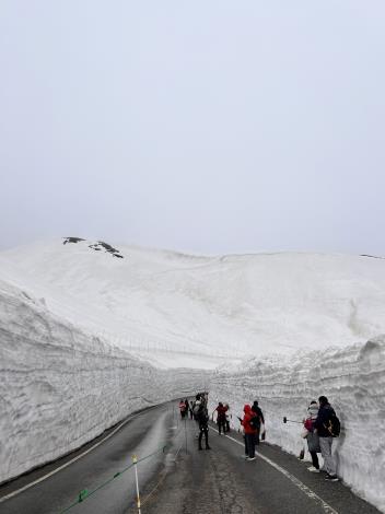 兩側雪牆照_圖示