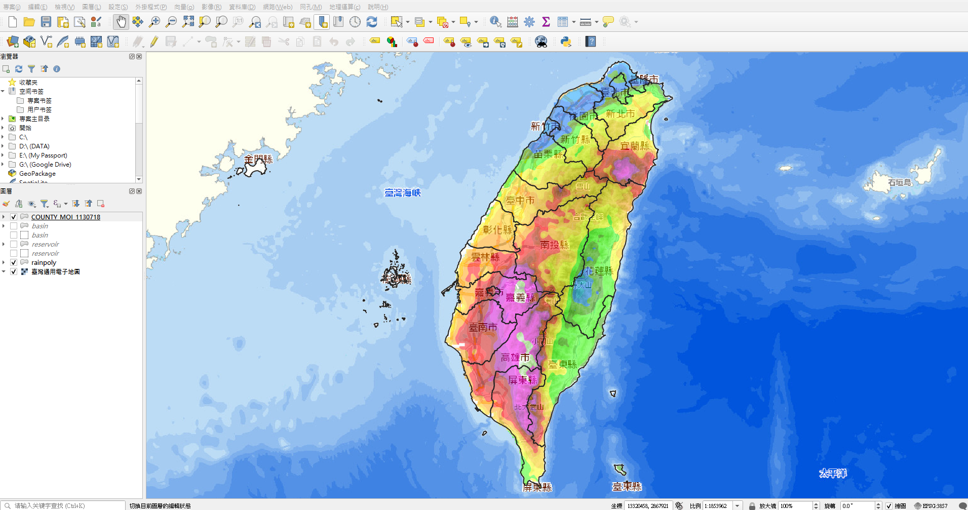 圖1 QGIS套疊累計降雨及各類圖層之介面